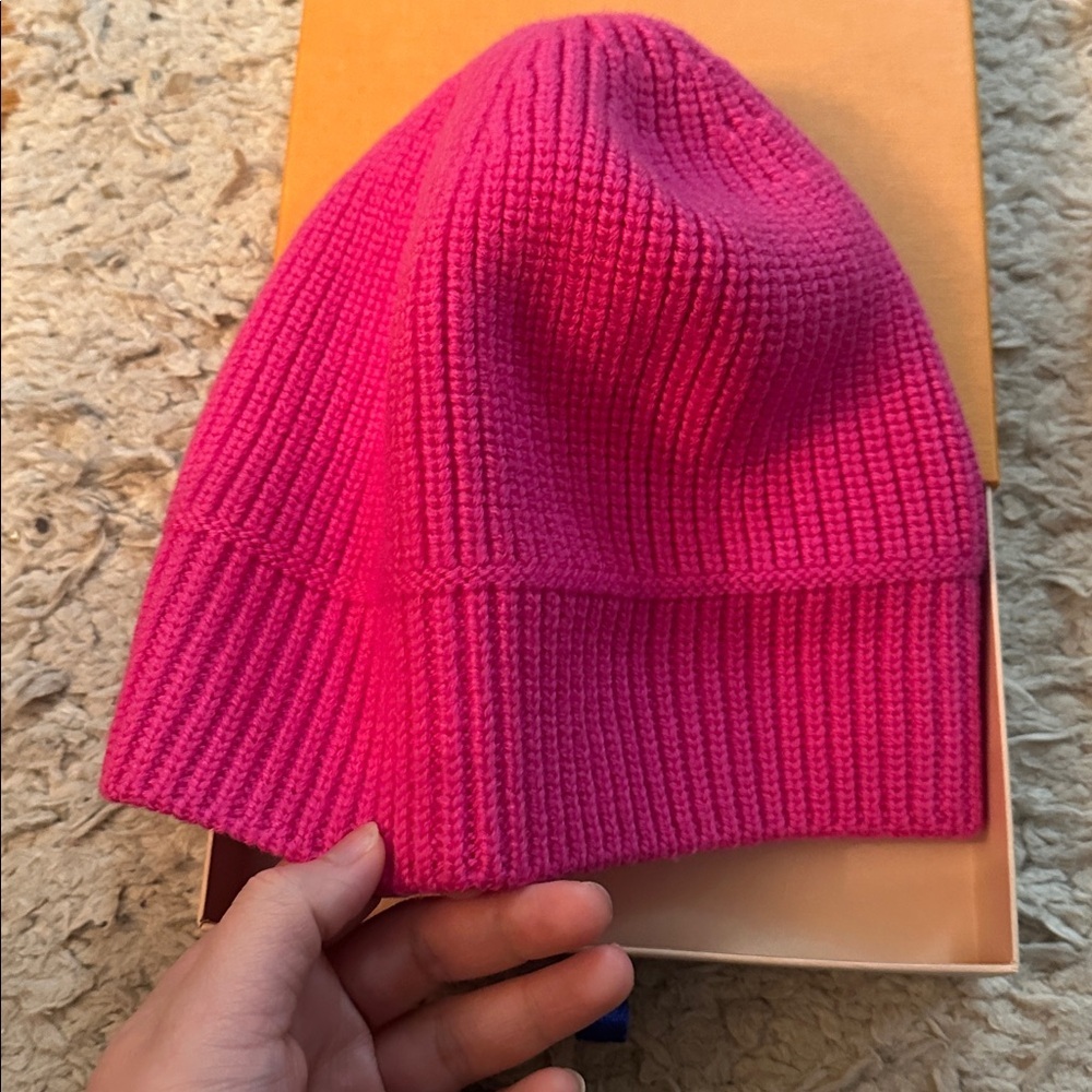 Louis Vuitton
Upside-Down Logo Wool Knit Beanie - Picture 10 of 15